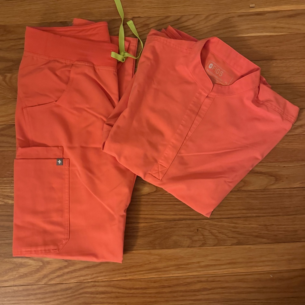 Figs scrub set- Coral